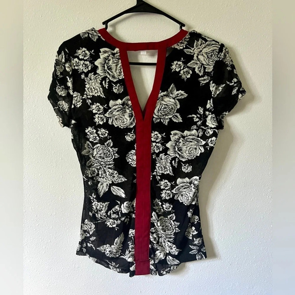 A’GACI Rose Floral Zipper Detail Blouse - Small - Picture 3 of 3